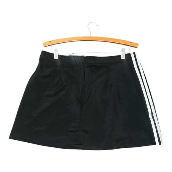 Adidas Women's 3 Stripes Mini Skirt JD0281 Size Large Brand New - Picture 3 of 6